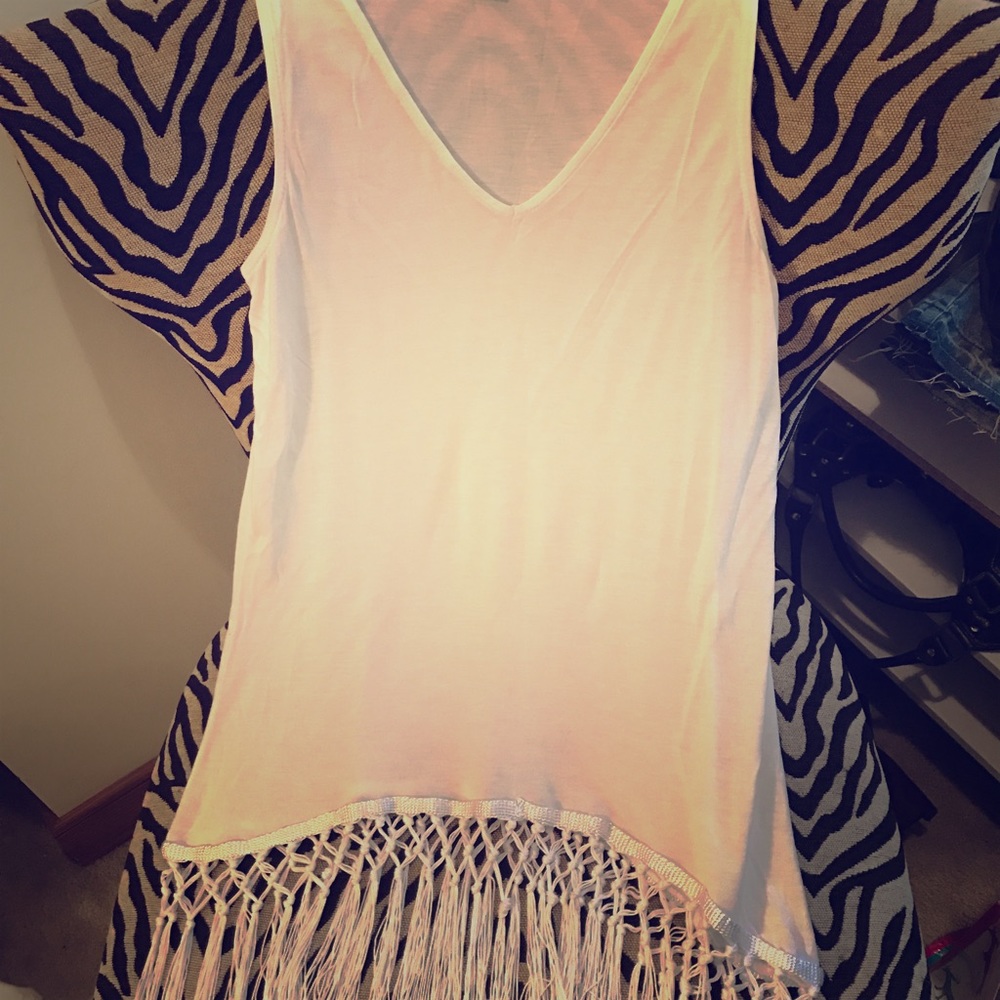 Francesca's ❤️️White fringe top